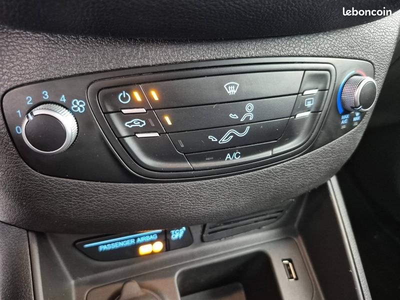 Ford Tourneo Courier 1.0E 100ch Titanium (image 28)