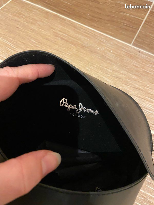 Lunettes De Soleil Pepe Jeans Noires - Monture Ovale - Neuv Avec étiquettes