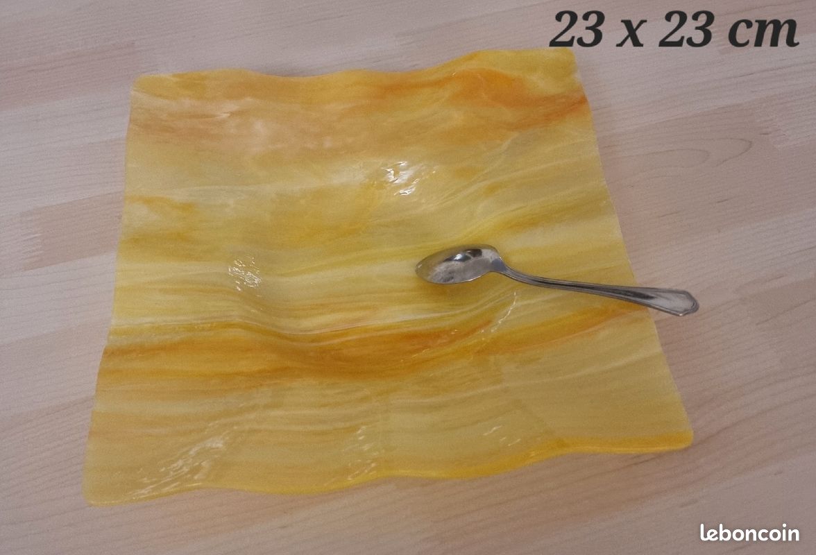 Très joli petit plat en verre (image 1)