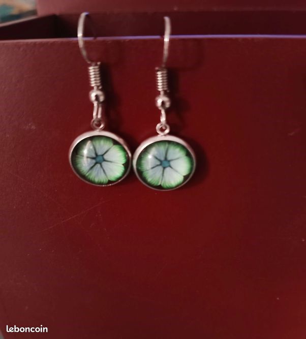 Boucle d'oreille (image 1)