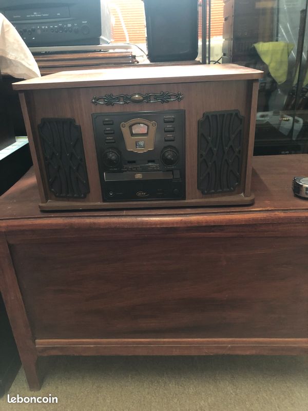 Coffre de Radio CD à Restaurer (image 1)