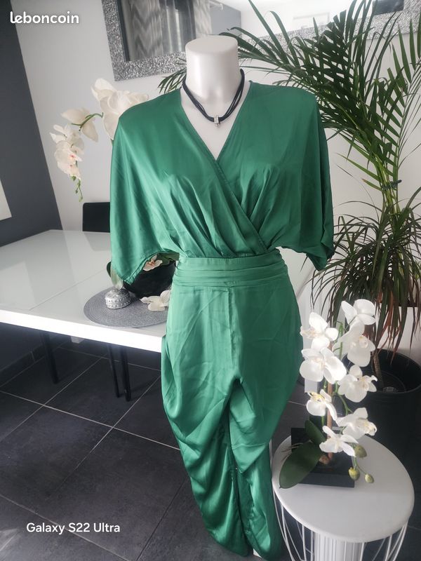 Une combinaison verte taille 34 marque Camaieu Vêtements