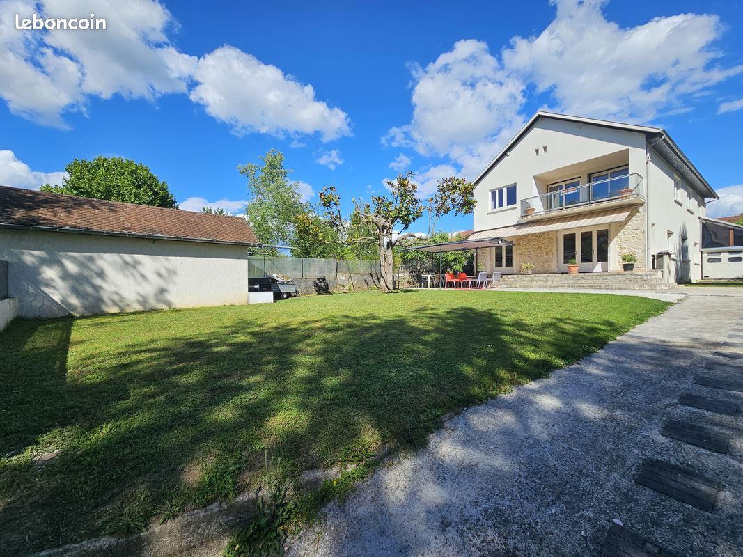 Maison 8 pièces 199 m² · à Belley · 199 m² · 420 000 €
