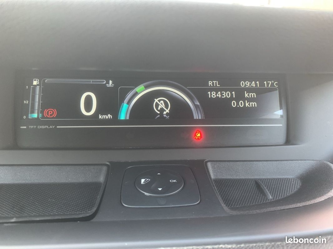 RENAULT SCENIC III dCi 110 Energy eco2 Bose Edition (image 11)