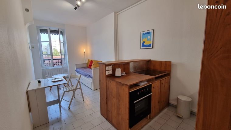 Studio rénové et meublé - 21m² à Villeurbanne, secteur Gratte-Ciel