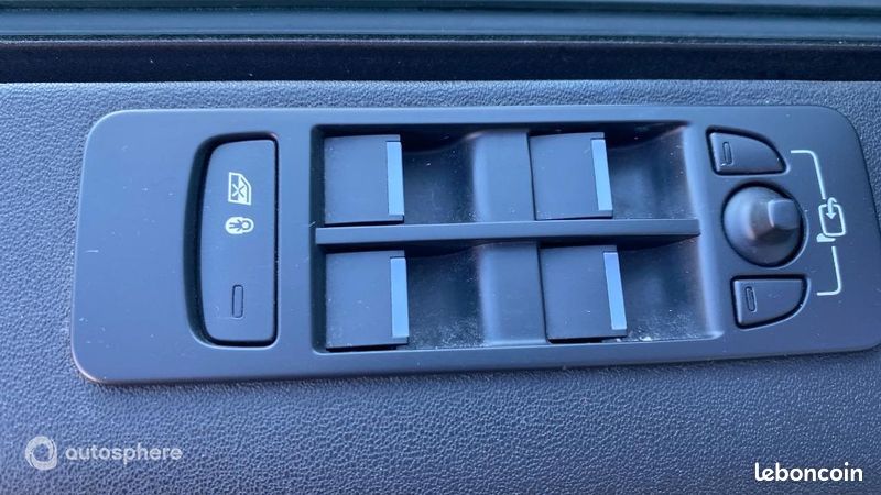 Land-Rover Discovery Sport P300e R-Dynamic S AWD BVA (image 24)