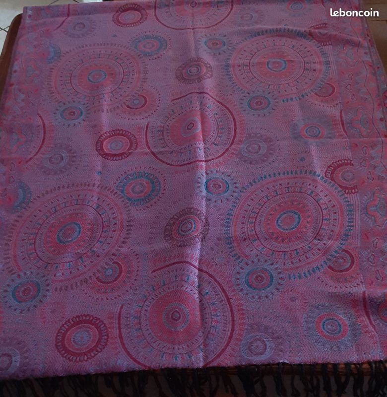 Secrets de fillesUne écharpe pashmina pour l’hiver, avec AB wear
