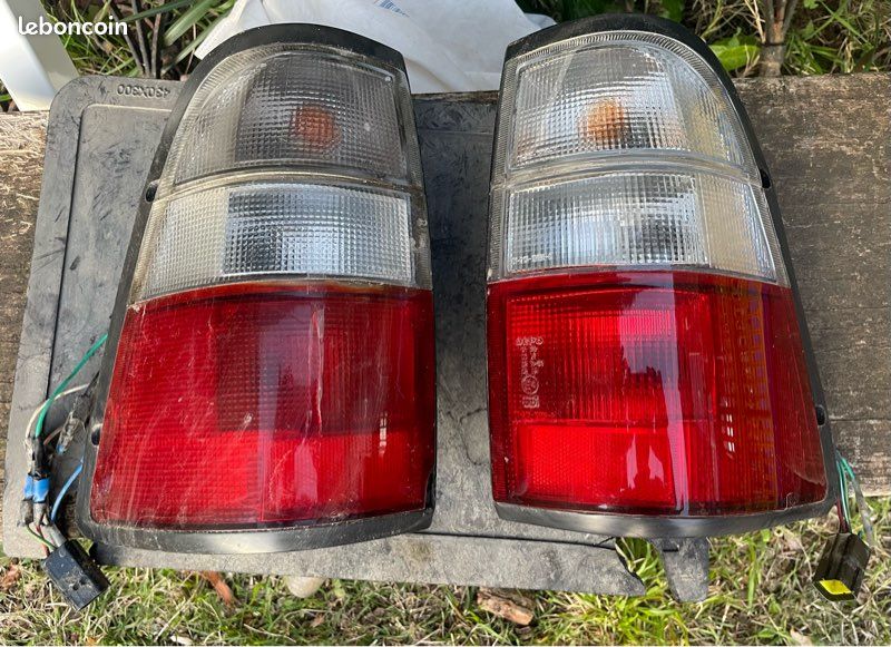 Feux Arrière Gauche + Droite Pour Isuzu Pick-up / Opel Campo (12.1997-12.2001) - Marque DEPO - Neufs