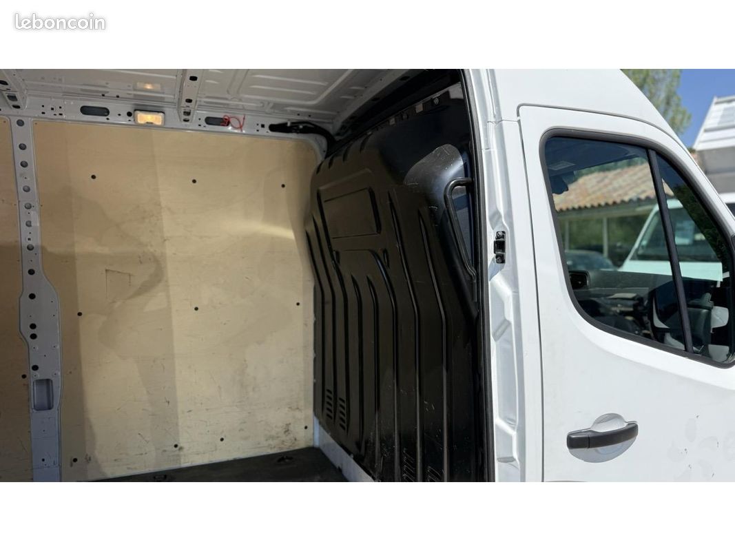 RENAULT MASTER III FG Grand Confort F3500 L2H2 2.3 dCi 135cv Traction 20825,00 EUR HT (image 30)