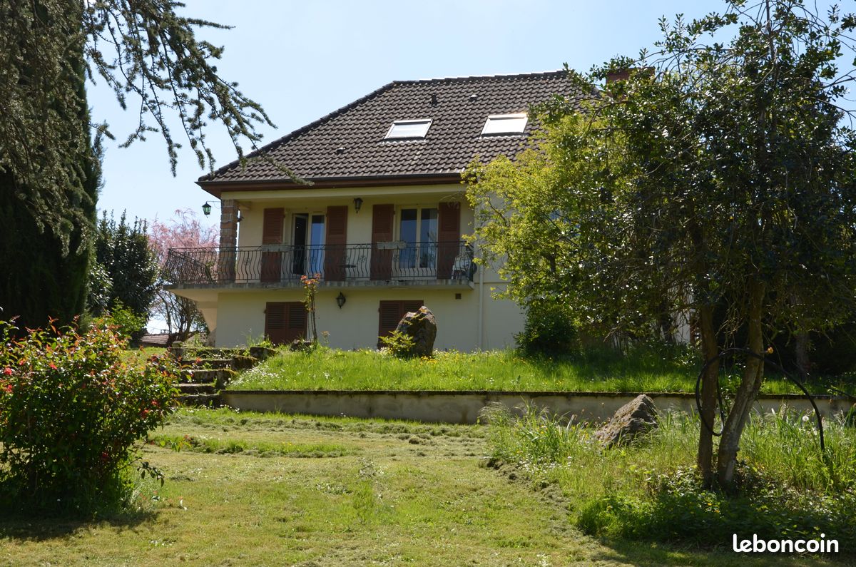 Maison 8 pièces 200 m² · à Bourbon-l'Archambault · 200 m² · 185 000 €