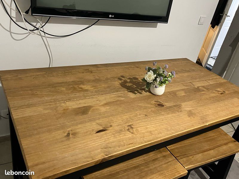 Table (image 3)
