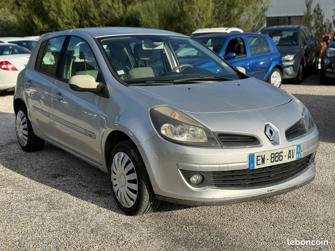 Renault CLIO III 2.0 16V 140CH INITIALE BVA 5P (image 4)