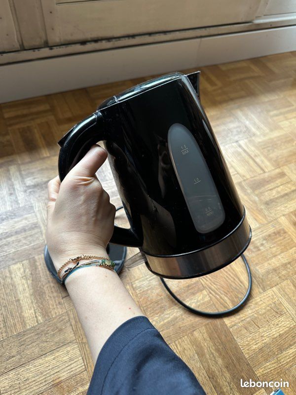Bouilloire Mandine noire 1,5 L Électroménager