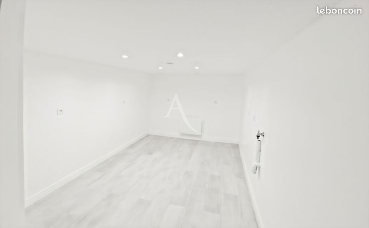 https://img.leboncoin.fr/api/v1/lbcpb1/images/6b/f3/59/6bf359b12f59ac16828b2466bfb1ca414d0d773e.jpg?rule=ad-image