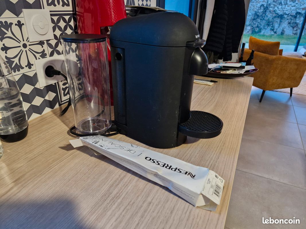 Cafetière Filtre KRUPS NESPRESSO VERTUO PLUS YY3922FD NOIR MAT - Les