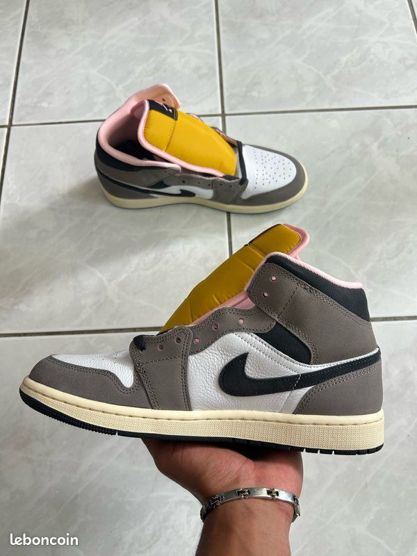 Air Jordan 1 Mid SE White cave stone (image 3)