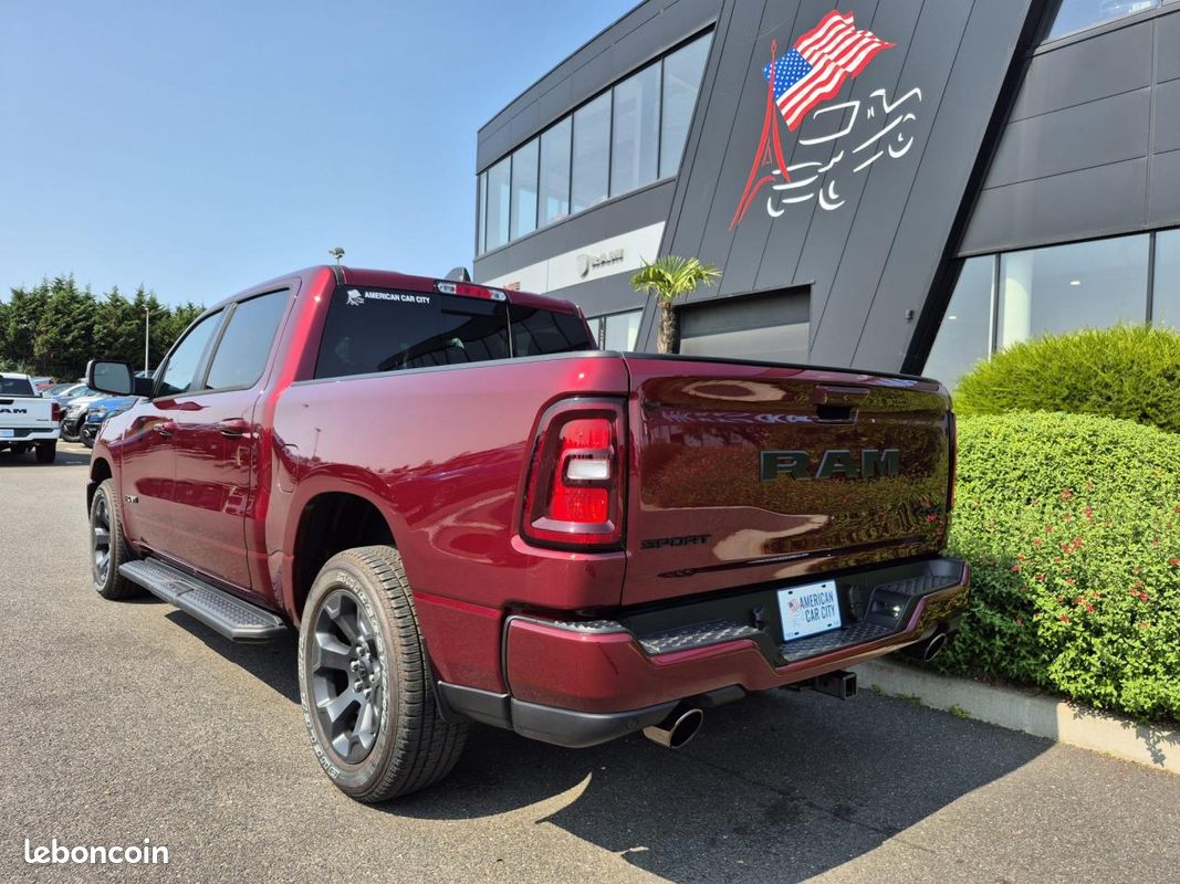 Dodge ram 1500 crew cab sport black package 2025 (image 3)