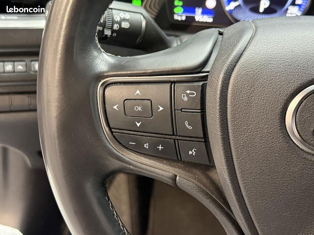 LEXUS UX 250h 2WD - BV E-CVT 2020 250H Executive (image 27)