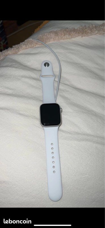 Apple Watch SE (image 1)