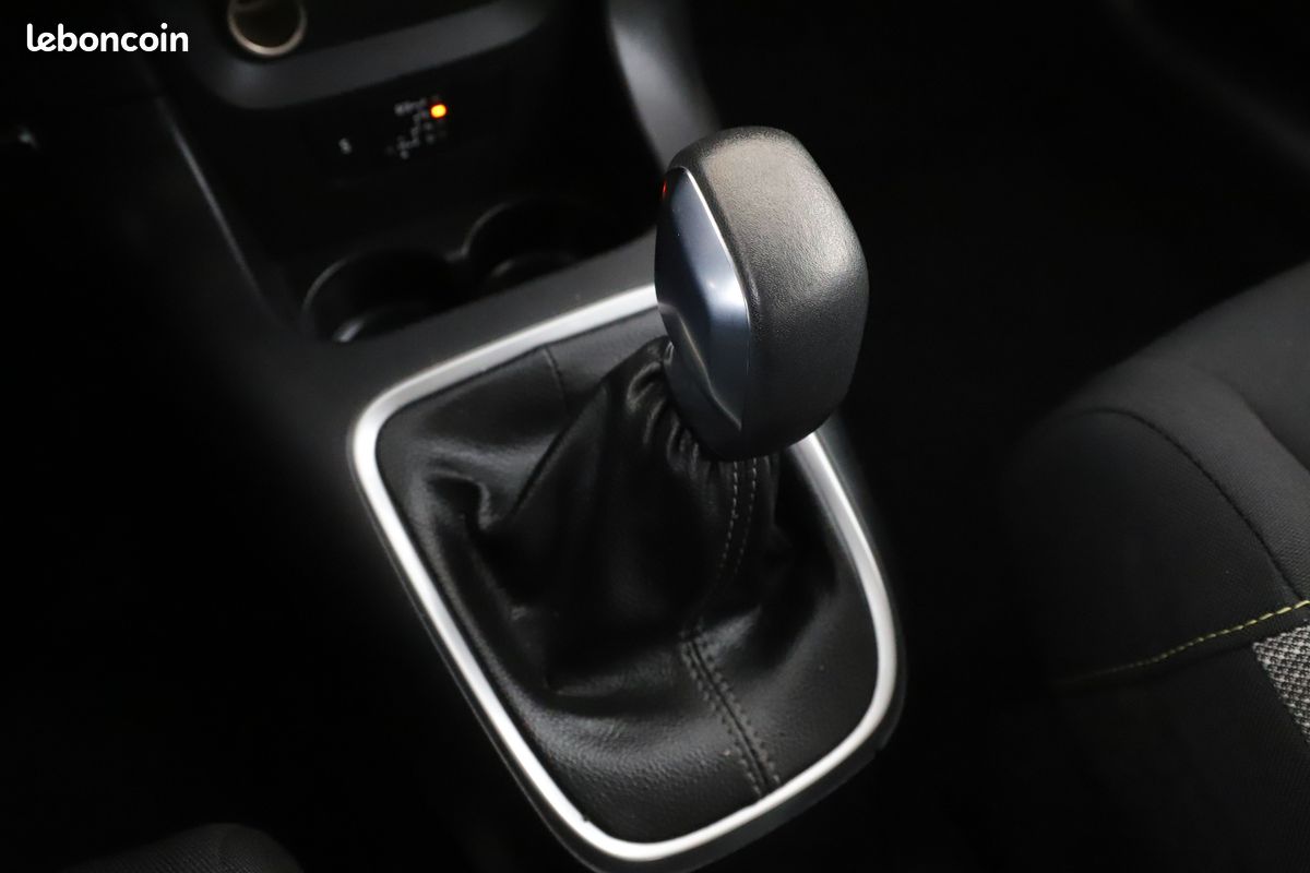 Citroen C3 1.2 PureTech Shine EAT6 110 ch (image 26)