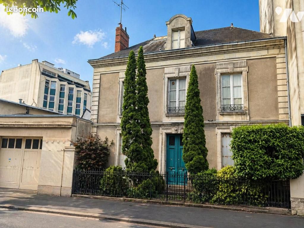 Maison 9 pièces 242 m² · à Nantes · 242 m² · 990 400 €
