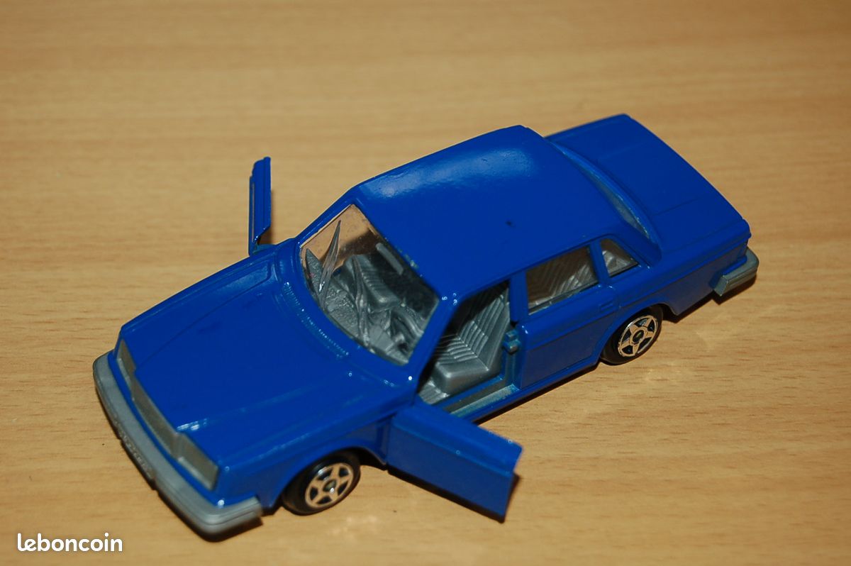 Voiture miniature VOLVO 264 NOREV e Collection