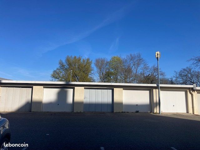 Parking 17 m² · à Rillieux-la-Pape · 17 m² · 14 500 €