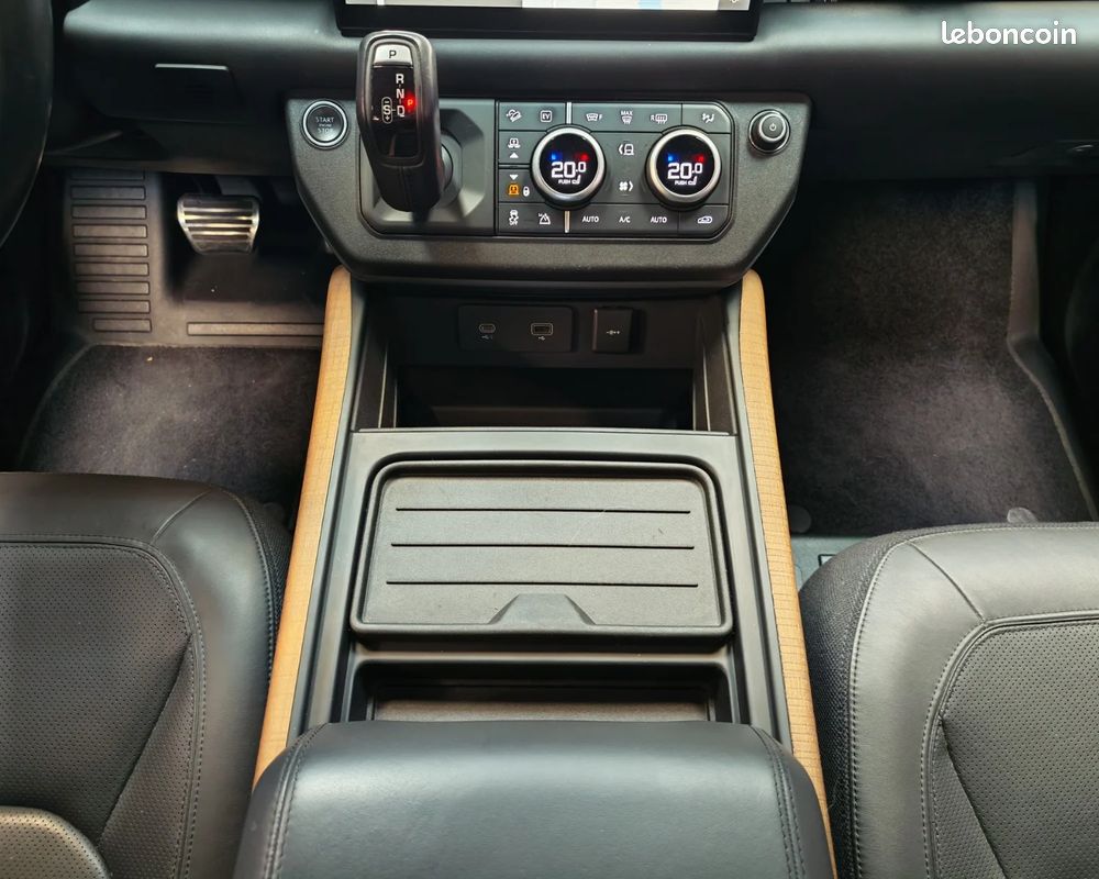 LAND ROVER DEFENDER 110 P400e PHEV BVA8 X-Dynamic - ORIGINE FRANCE- 1ER MAIN - BLACK PACK - MERIDIAN - CAM 360° - TOIT OUVRANT - PACK HIVER (image 25)