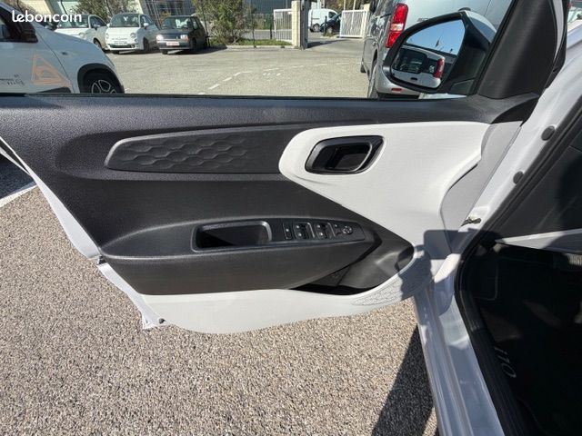 Hyundai i10 1.0 63 INTUITIVE 63CH (image 8)