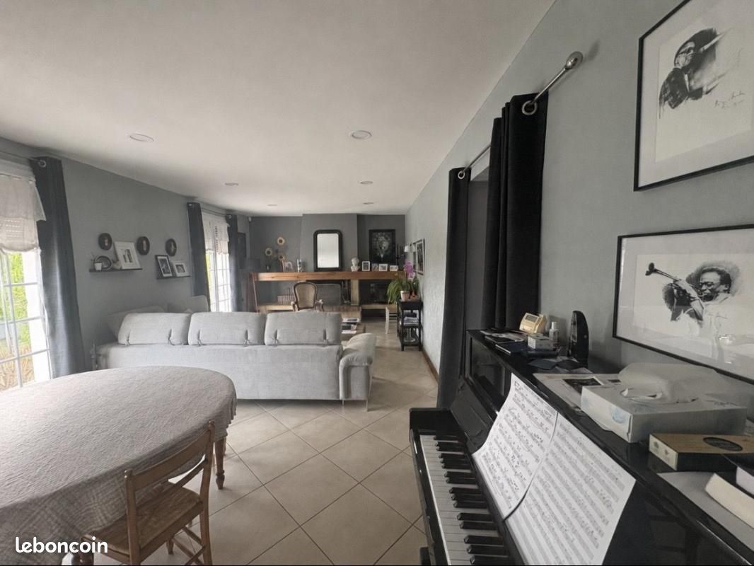 Maison 10 pièces 248 m² · à Coulon · 248 m² · 330 000 €