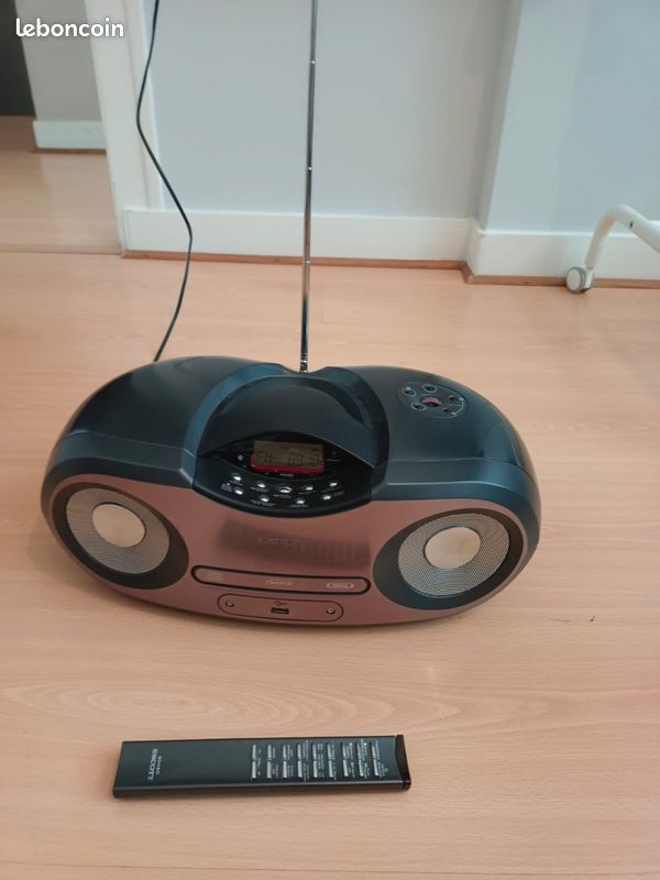 Poste Radio Lecteur CD / USB / MP3 de marque Scott + Télécommande (image 1)