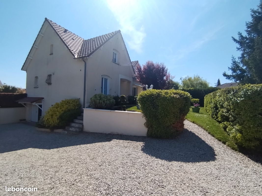 Maison 6 pièces 174 m² · à La Rivière-de-Corps · 174 m² · 372 000 €