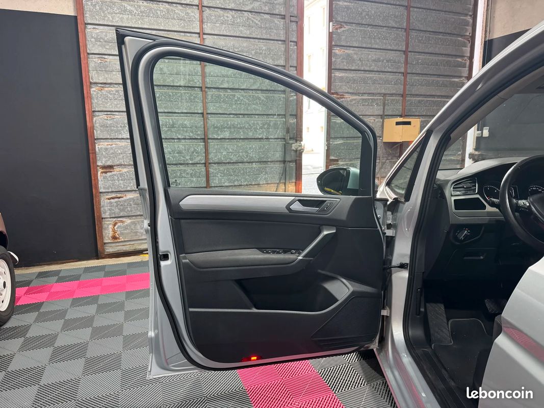 Volkswagen TOURAN 1.6 TDI 115cv DSG7 Confortline / Caméra de Recul / Régulateur de vitesse (image 44)