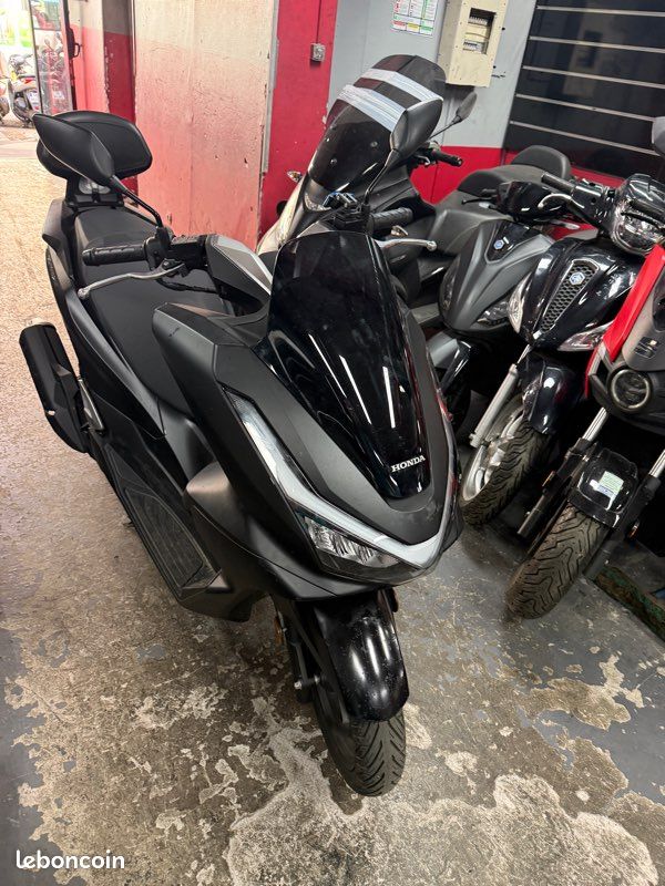Pcx 2025 export ou rsv - Motos