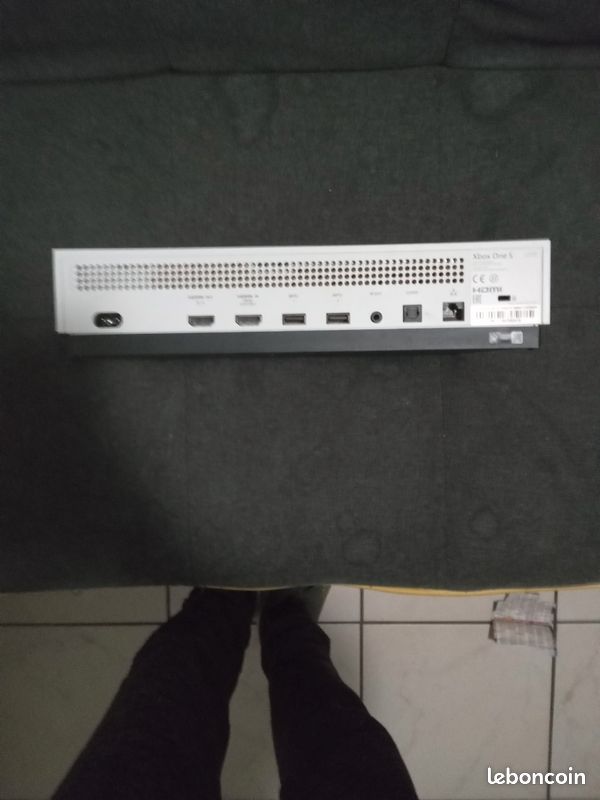 Vend xbox one s bonne etat (image 2)