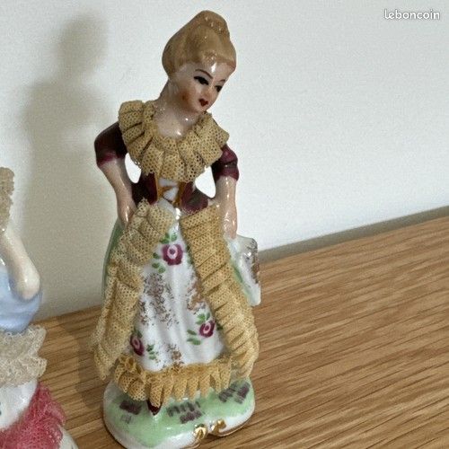 Vintage Lot De Figurines Anciennes Personnages À Dentelles Porcelaine? (image 4)