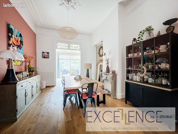 Maison 8 pièces 217 m²