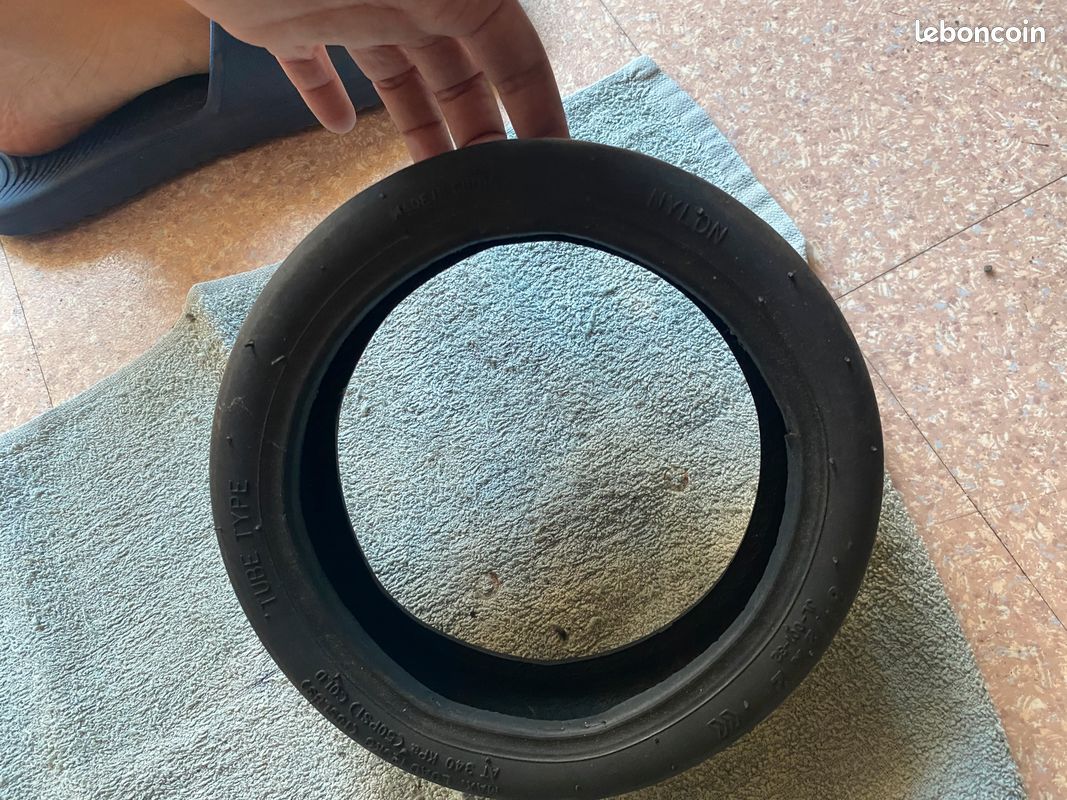Pneus pour trottinette électrique (image 1)