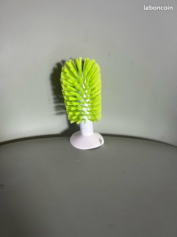 Lot de 2 balayettes WC en ventouse (image 1)