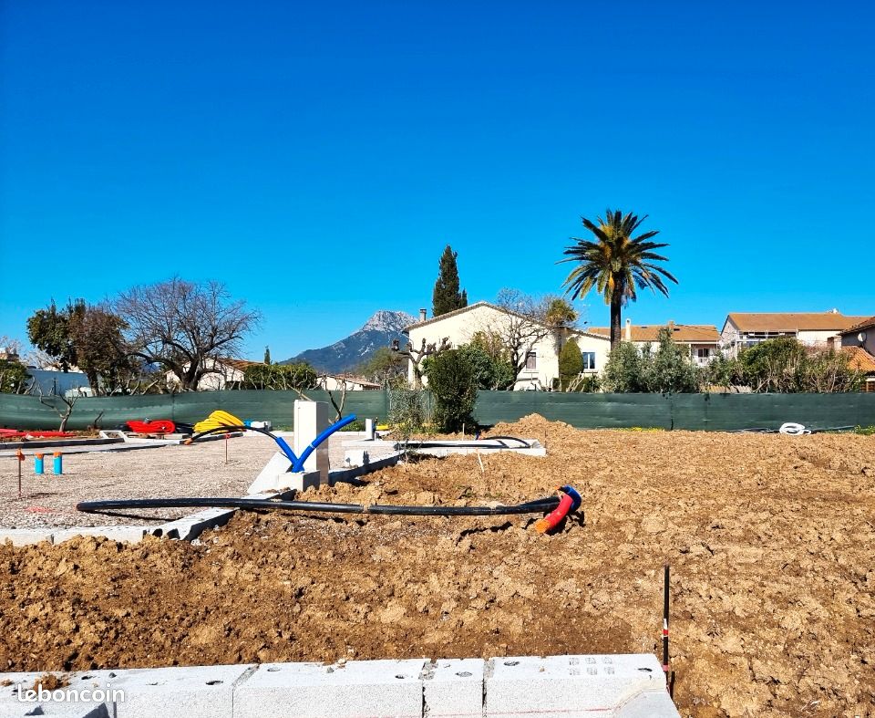 Terrain 325 m² La Crau · 250 000 €