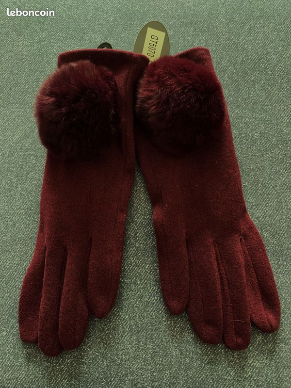 Neufs Jolis gants tactiles bordeaux avec pompons (image 1)