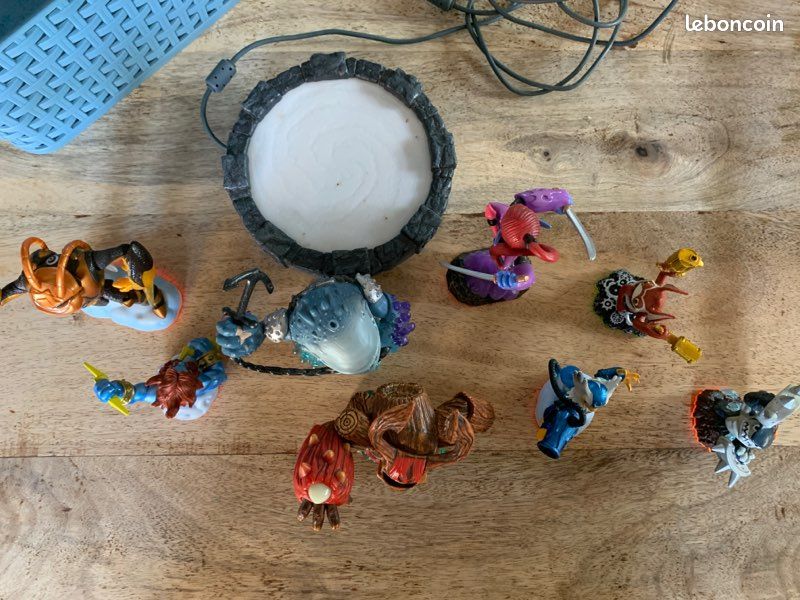 Plateforme skylanders avec 8 personnages (image 1)