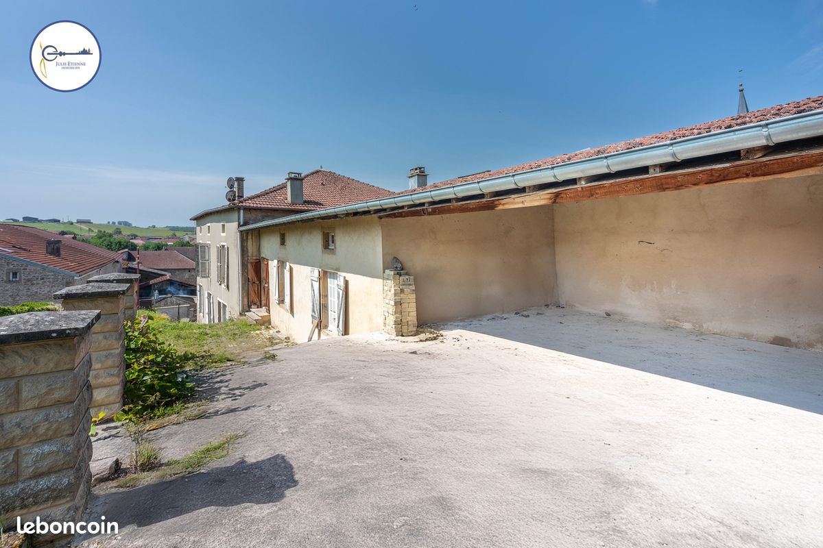 Maison 8 pièces 242 m² · à Lerrain · 242 m² · 162 000 €