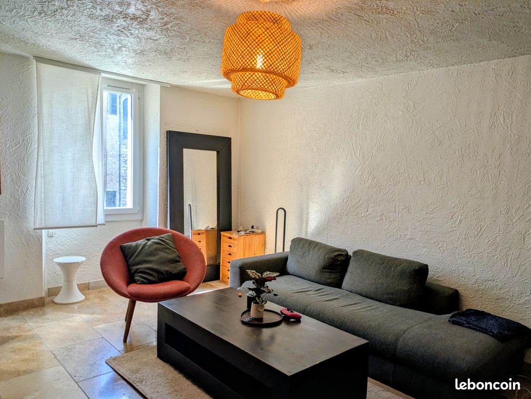 Appartement 2 pièces 45 m² · à Vence · 45 m² · 700 €