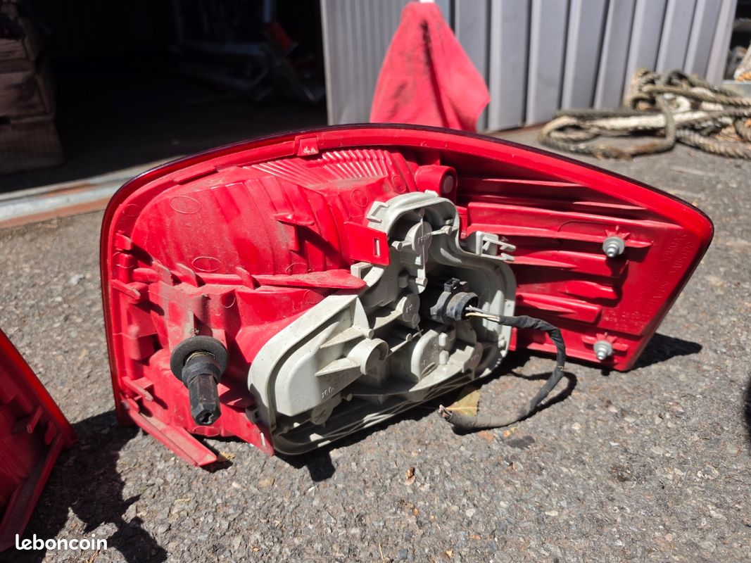 Feu arrière audi a3 8p (image 3)