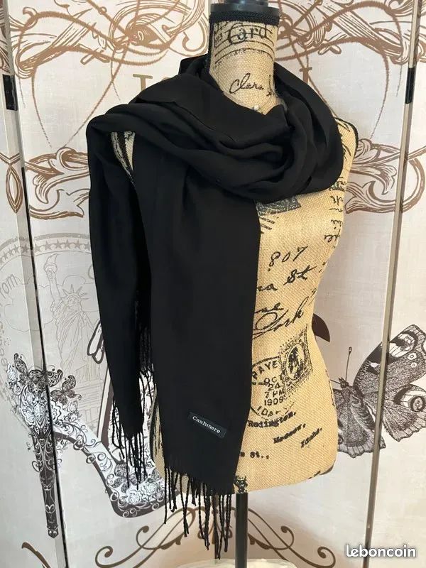 Étole écharpe 100% Cachemire Magaschoni New York – Noire, Neuve Avec étiquettes, Prix Conseillé 211€