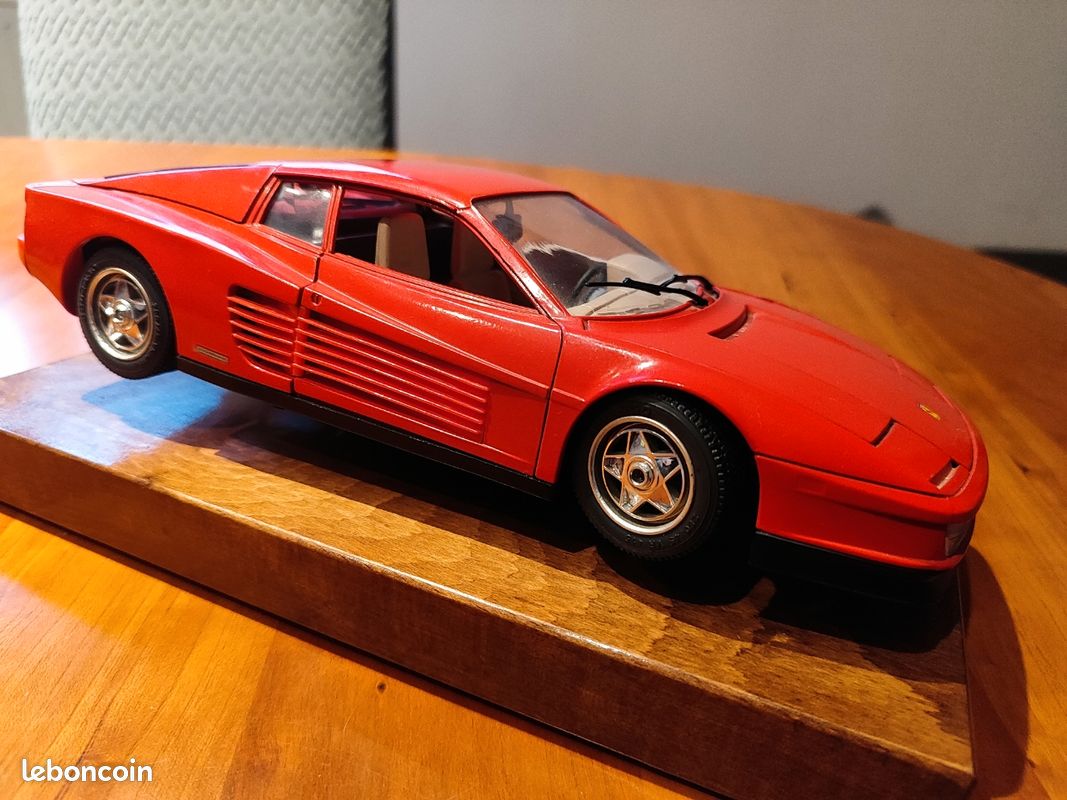 Ferrari Testarossa (1984) Burago 1/18 - voiture miniature - Modélisme