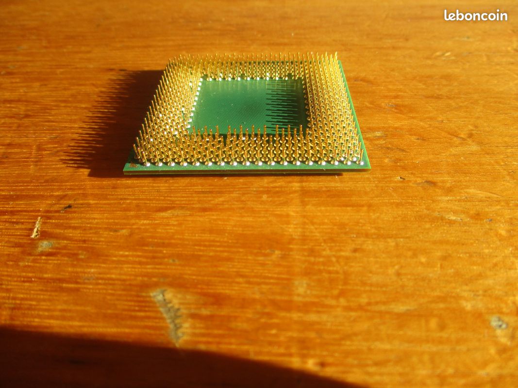 AMD Athlon XP 2400+ AXDA2400DKV3C 2.0GHz Thoroughbred Socket 462/A CPU