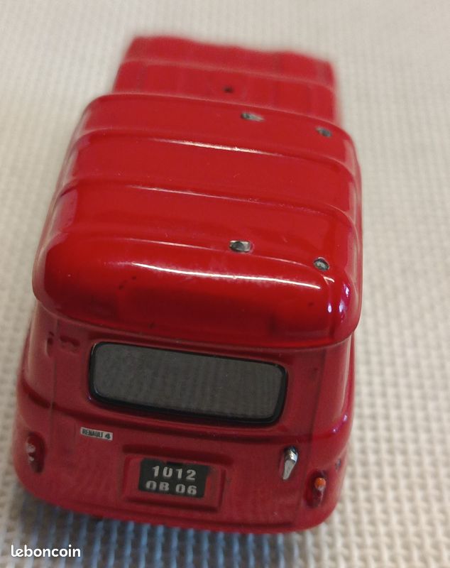 Miniature Universal Hobbies 1/43 – Renault 4 Fourgonnette Sapeurs-Pompiers – UH04IR – Occasion