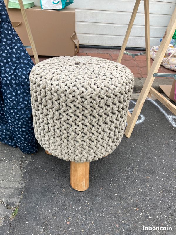 Pouf en tricot (image 1)